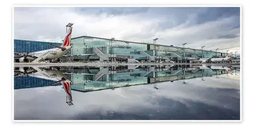 Airport terminal reflected in rainwater de HADYPHOTO