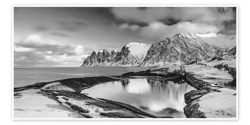 Arctic shore – Northern Norway (monochrome) de Sascha Kilmer