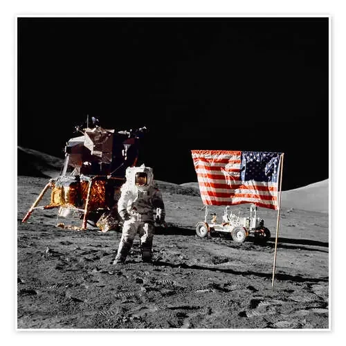 Astronauta del Apollo 17 cerca de la bandera de los Estados Unidos de NASA Stocktrek Images