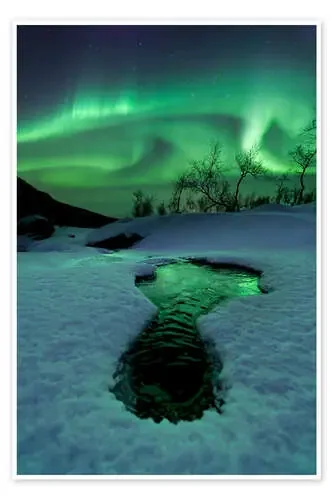 Aurora Borealis over a frozen river de Arild Heitmann Stocktrek Images