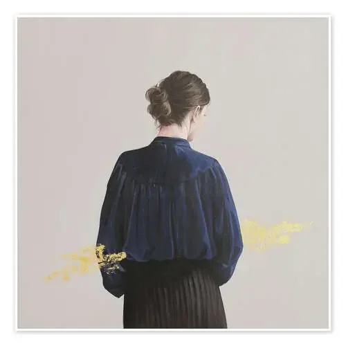 Back view of a young woman with golden reflection de Karoline Kroiss