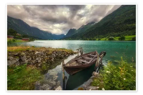 Barco viejo en un lago en Noruega de Rafal Kaniszewski