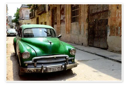 Coche de época en las calles de la Habana, Cuba. de HADYPHOTO
