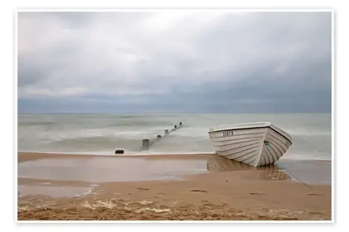 fishing boat on the Baltic beach de Simone Splinter