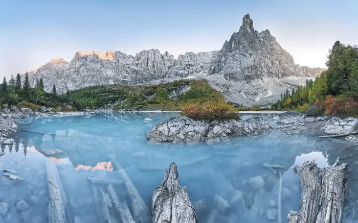 fotomural paisaje alpino azul y verde de Sanders & Sanders – 612482
