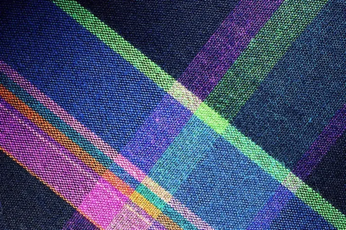 fotomural rombo azul, rosa, verde y morado de ESTAhome – 159304