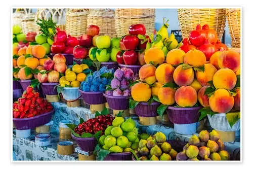 Fruits at the GUM market in Yerevan de HADYPHOTO