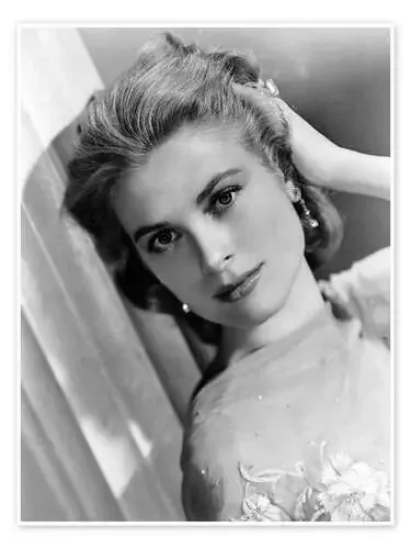 Grace Kelly Posing Everett Collection