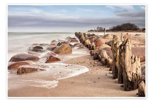 Groyne and stones on shore of the Baltic Sea de Rico Ködder