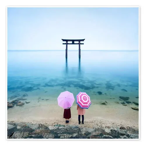 Japanese Torii in the sea de Jan Christopher Becke