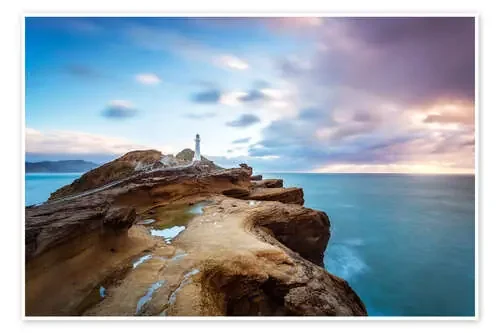 Lighthouse and sea at sunrise on the coast of New Zealand de Matteo Colombo