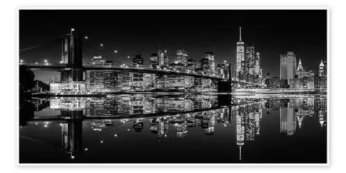 Mirrored New York Skyline at Night (monochrome) de Sascha Kilmer