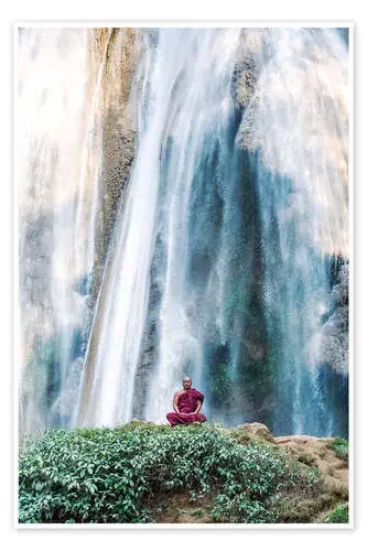 Monk meditating at a waterfall de Matteo Colombo