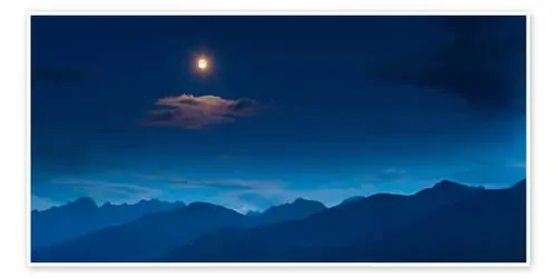 Moon over mountains de Mark Scheper