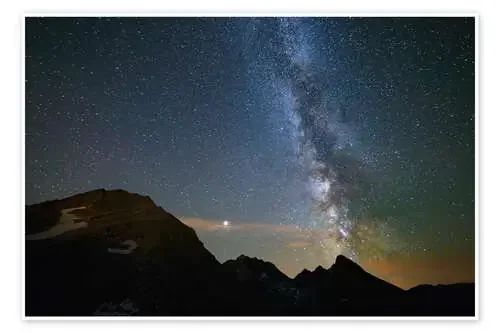 Night sky, Milky way galaxy stars over the Alps, Mars and Jupiter planet, snowcapped mountain de Fabio Lamanna