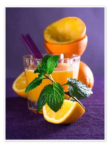 Orange juice in a glass de Edith Albuschat