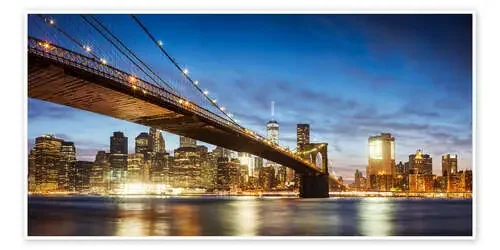 Panoramic of Brooklyn bridge and Manhattan skyline at night, New York city, USA de Matteo Colombo