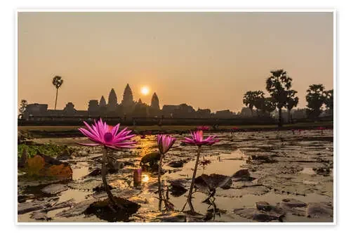 Sunrise over the west entrance to Angkor Wat, Angkor, UNESCO World Heritage Site, Siem Reap, Cambodi de Michael Nolan Robert Harding