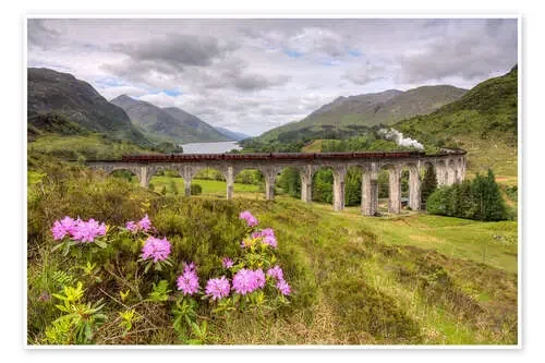 Viaducto en Escocia y máquina de vapor de Michael Valjak