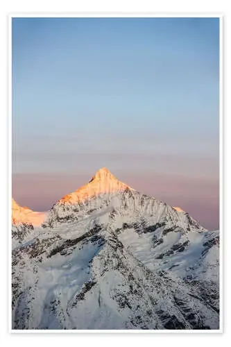 Weisshorn mountain peak at dawn. View from Gornergrat, Zermatt, Switzerland. de Peter Wey