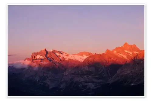 Wetterhorn and Schreckhorn mountain peaks at sunset, Grindelwald, Switzerland de Peter Wey