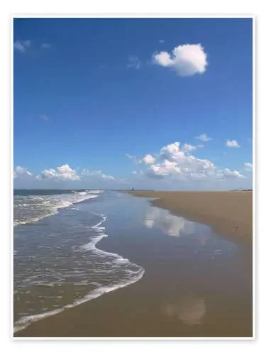 Wide beach with little clouds de Susanne Herppich